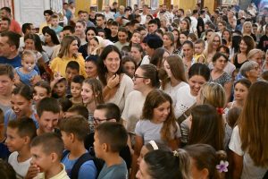 Read more about the article Молебан за почетак школске године у Бару: Када је Бог с нама, онда смо најбољи, најпаметнији и најљепши