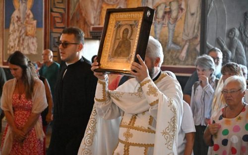 Read more about the article Отац Слободан Зековић: Мајка Божија да омекша срца наша