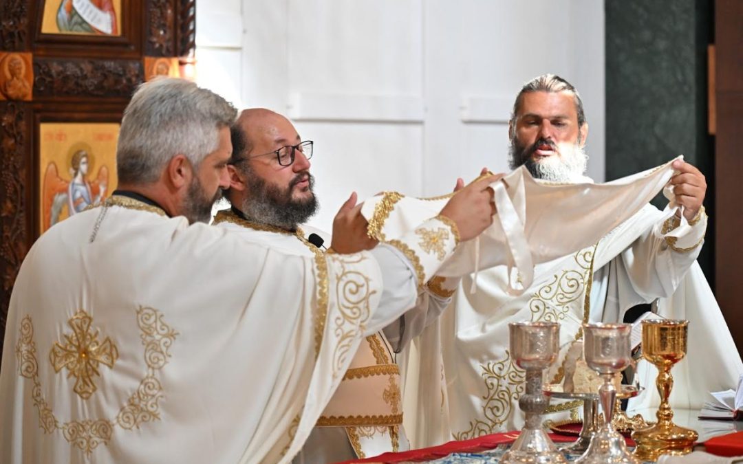 You are currently viewing О. Агатангел (Будишин) у барском Саборном храму: Пост и молитва – то је подвиг наш