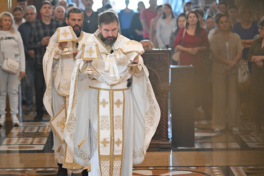 You are currently viewing Прослава Мале Госпојине у саборном храму у Бару