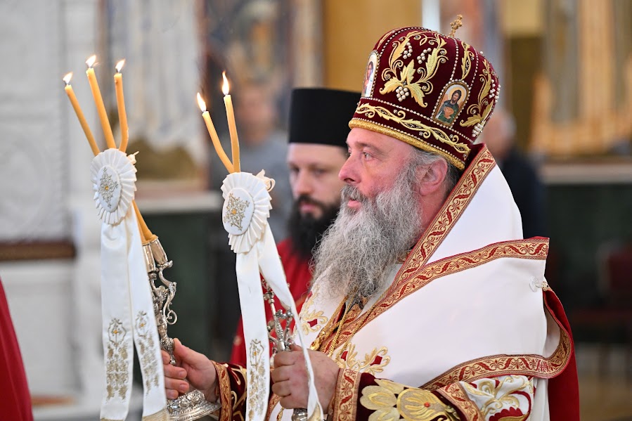 You are currently viewing Епископ делчевско-каменички Марко богослужио у барском Саборном храму