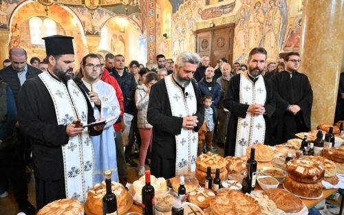 Read more about the article Аранђеловдан молитвено прослављен у Саборном храму у Бару