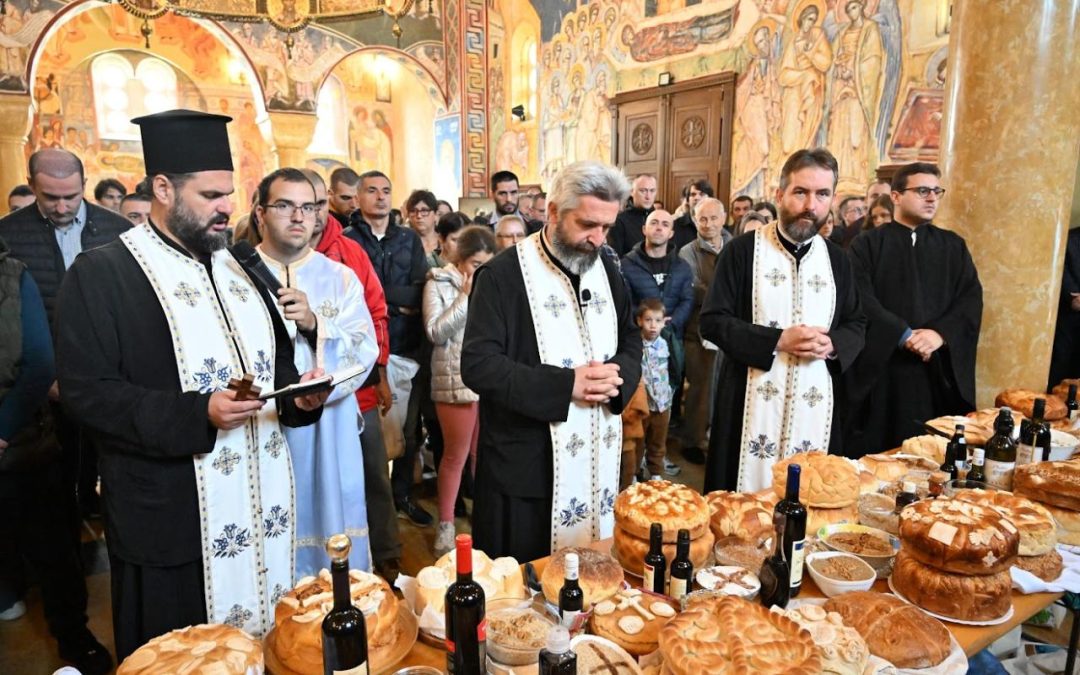 You are currently viewing Аранђеловдан молитвено прослављен у Саборном храму у Бару