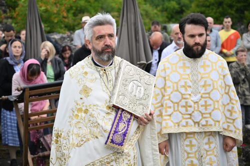 Read more about the article Литургија у Пречистој Крајинској