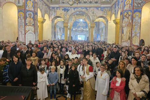 Read more about the article Васкрс прослављен у барском Саборном храму Светог Јована Владимира