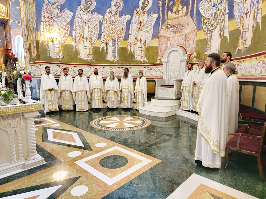 You are currently viewing Дани Светог Јована Владимира: Литургија на Светог цара Константина у царицу Јелену у барском саборном храму