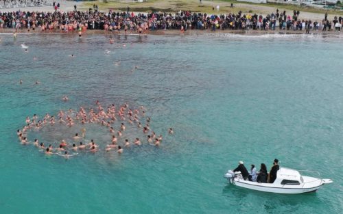 Read more about the article Први до Часнога крста у Бару допливао Вук Ражнатовић