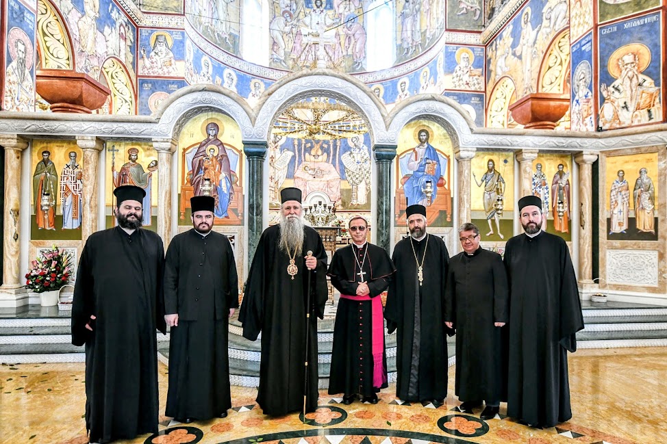 You are currently viewing Митрополит Јоаникије уприличио пријем за Надбискупа барског Рока Ђонлешаја