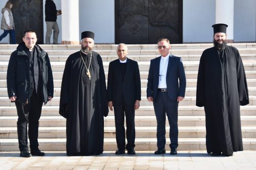 Read more about the article Надбискуп Фрањо Асиси Чуликат посјетио Саборни Храм у Бару