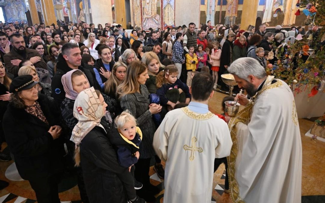 You are currently viewing О. Слободан Зековић: Радост и свјетлост Христовог Рождества увијек да обитава у нашим срцим и домовима