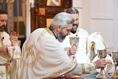 Read more about the article Света литургија служена на Томину недјељу у храму Светог Јована Владимира