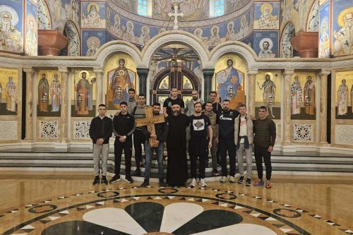 Read more about the article Ходочасници из Бара пјешаче до Острога