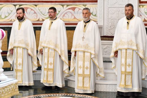 Read more about the article О. Владимир Ступар у барском Храму Св. Јована Владимира: Прихватимо крст Господњи