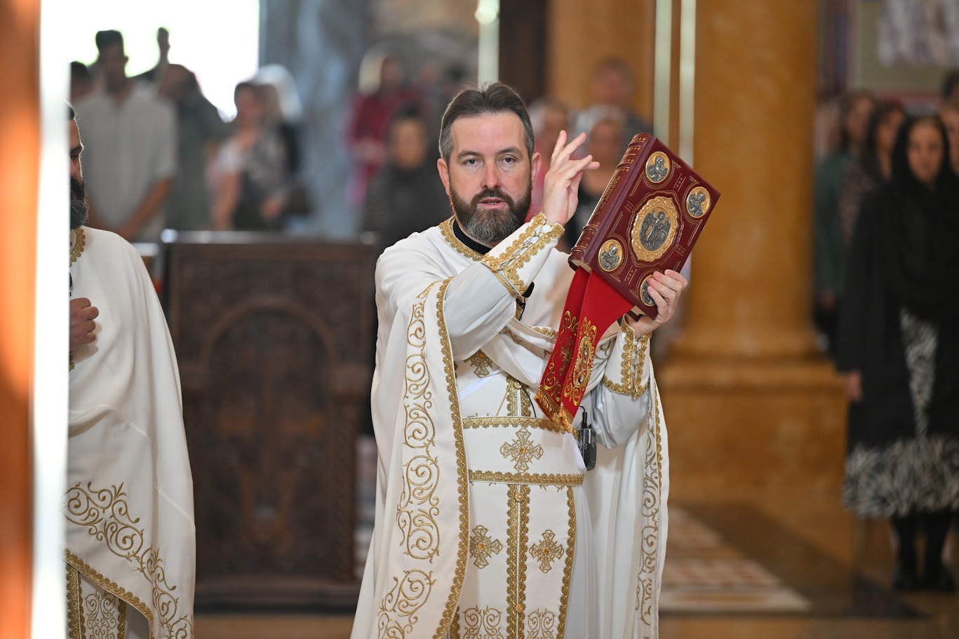 You are currently viewing Отац Младен Томовић: „Као народ смо благословени што нас је Господ удостојио Светог Василија Острошког.“