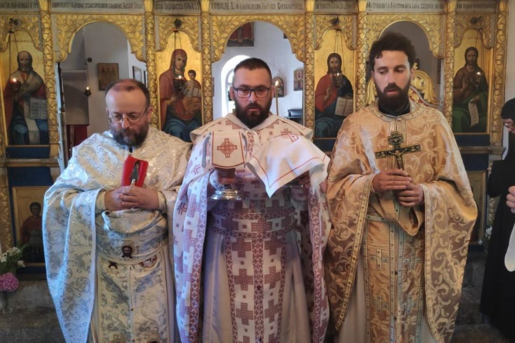 Read more about the article Прослава Видовдана у манастиру Доњи Брчели у Црмници