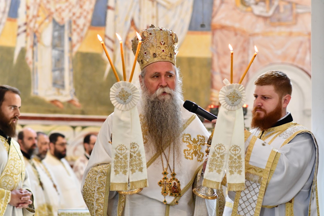 Read more about the article Слава Храма Светог Јована Владимира – богослужио изабрани Митрополит Јоаникије