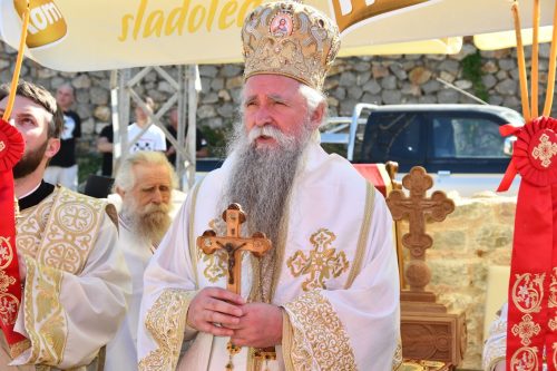 Read more about the article Митрополит Јоаникије богослужио на Великом Пијеску: „Празник Свих светих је слика Царства небескога“
