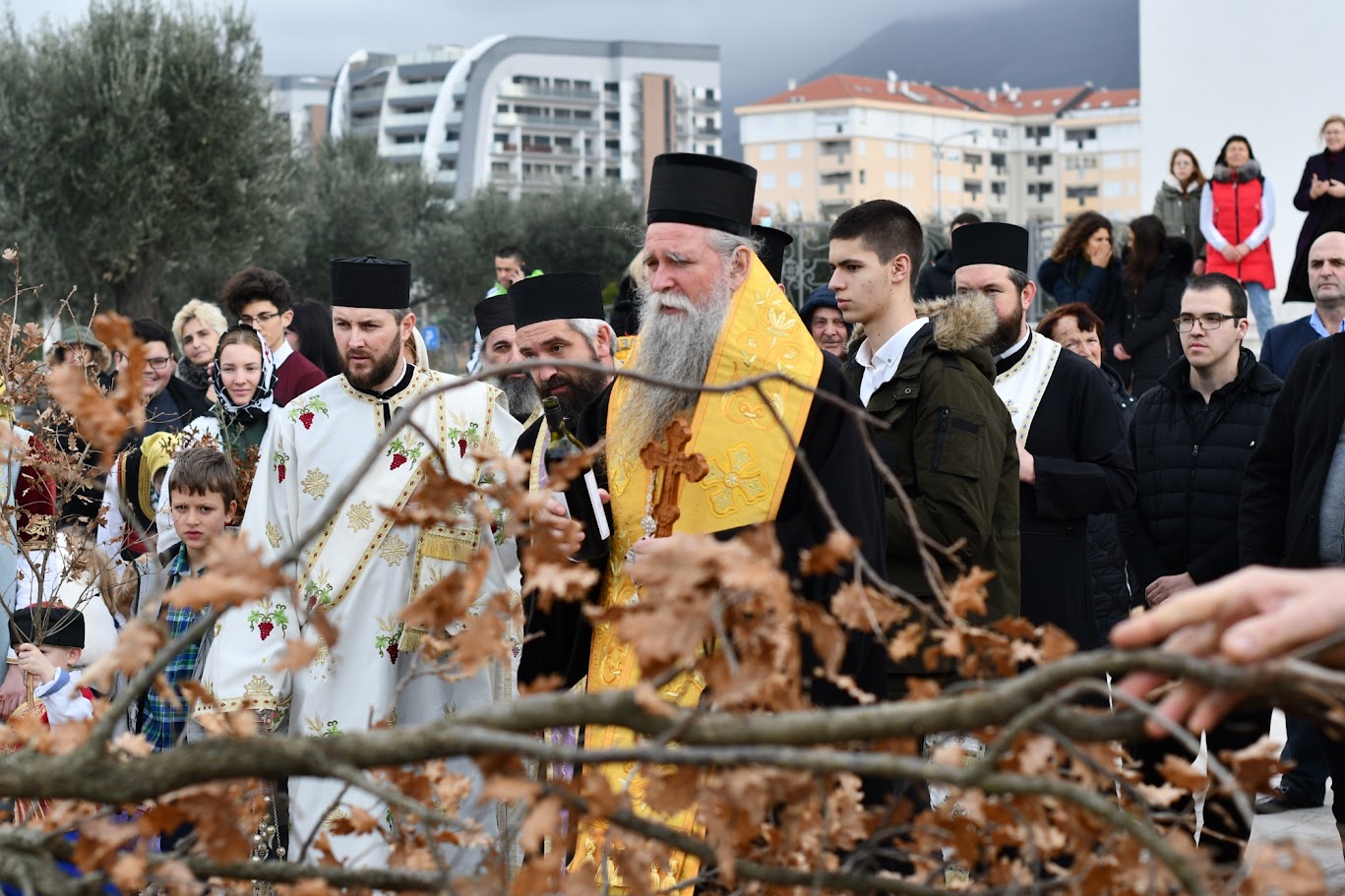You are currently viewing Митрополит Јоаникије на Бадњи дан служио Литургију у барском саборном храму