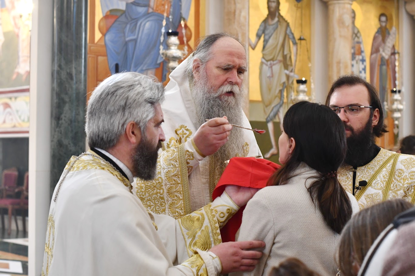 You are currently viewing Митрополит Јоаникије: „Велика субота је дан тишине и молитве“