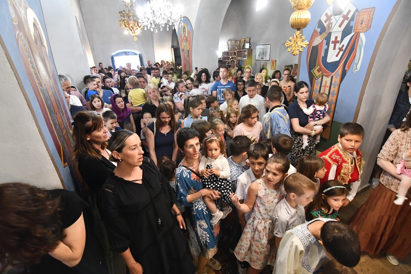 You are currently viewing Пренос моштију Светог Николаја Мирликијског – слава цркве у Старом Бару