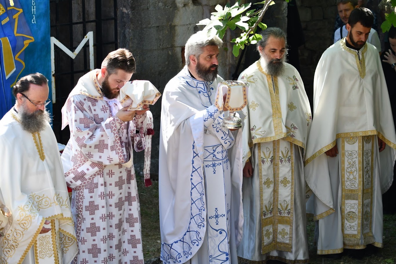 You are currently viewing Празник Светих цара Константина и царице Јелене торжествено прослављен на рту Ратац