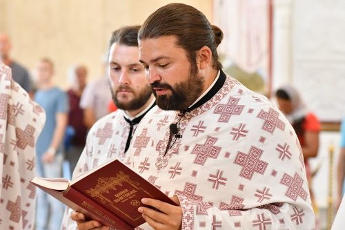 Read more about the article Отац Филип Милуновић: „Преображење Господње нас подстиче да будемо бољи људи и да испуњавамо заповијести Божије“