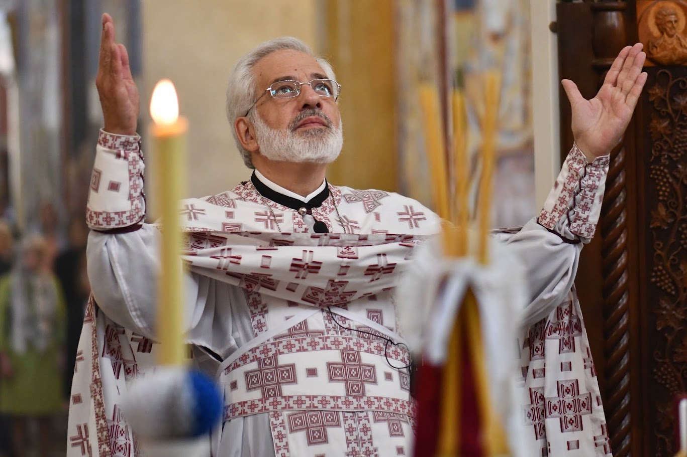 Read more about the article Протојереј-ставрофор Милош Весин богослужио у саборном храму Светог Јована Владимира