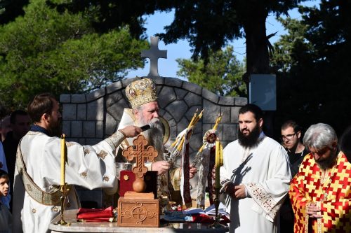 Read more about the article Митрополит Јоаникије освештао конак и чесму у Манастиру Светог Илије на Волујици