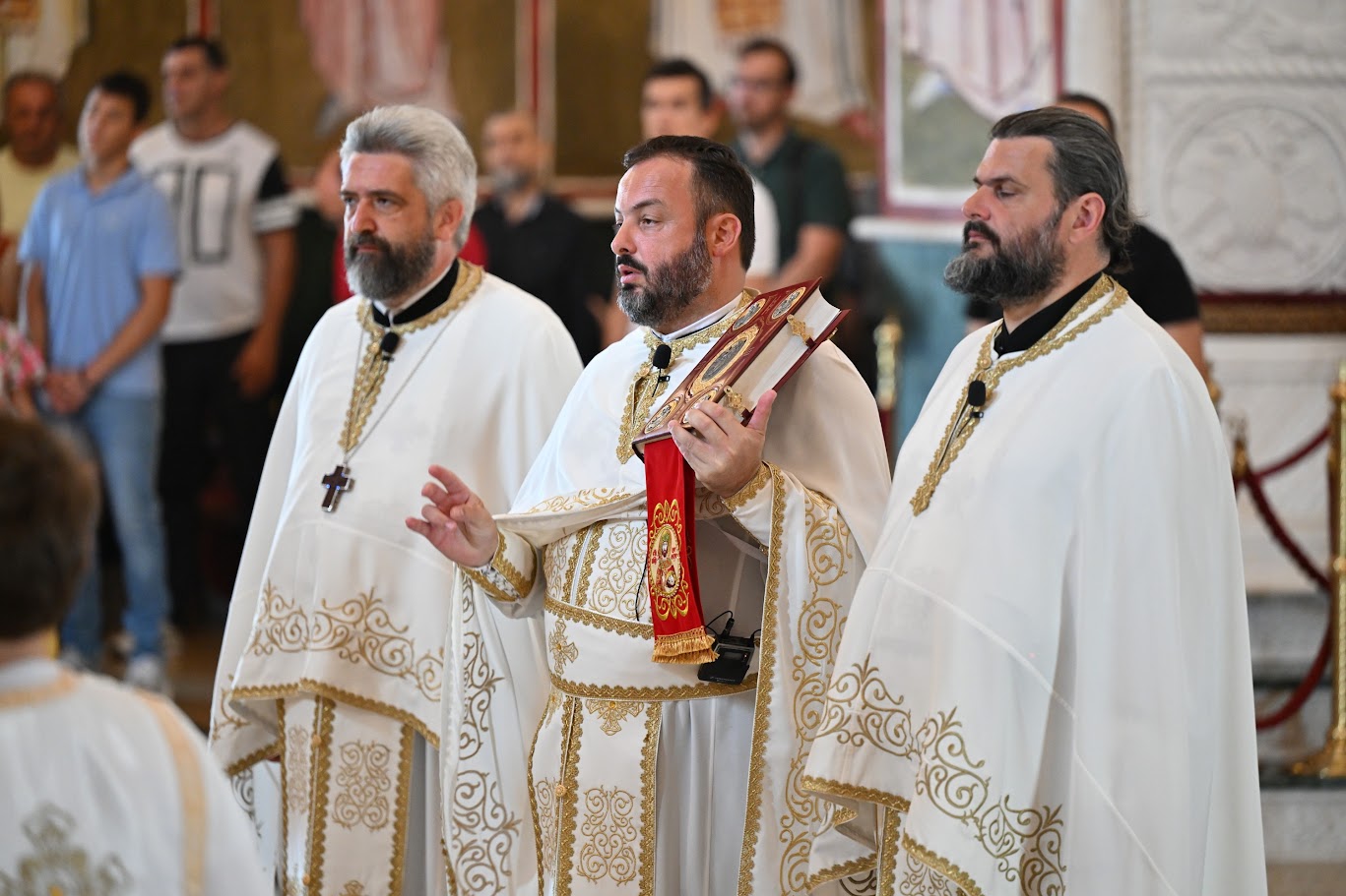 You are currently viewing Отац Драган Максимовић: „Светитељство је задатост. Господ нас призива да се придружимо лику светих.“