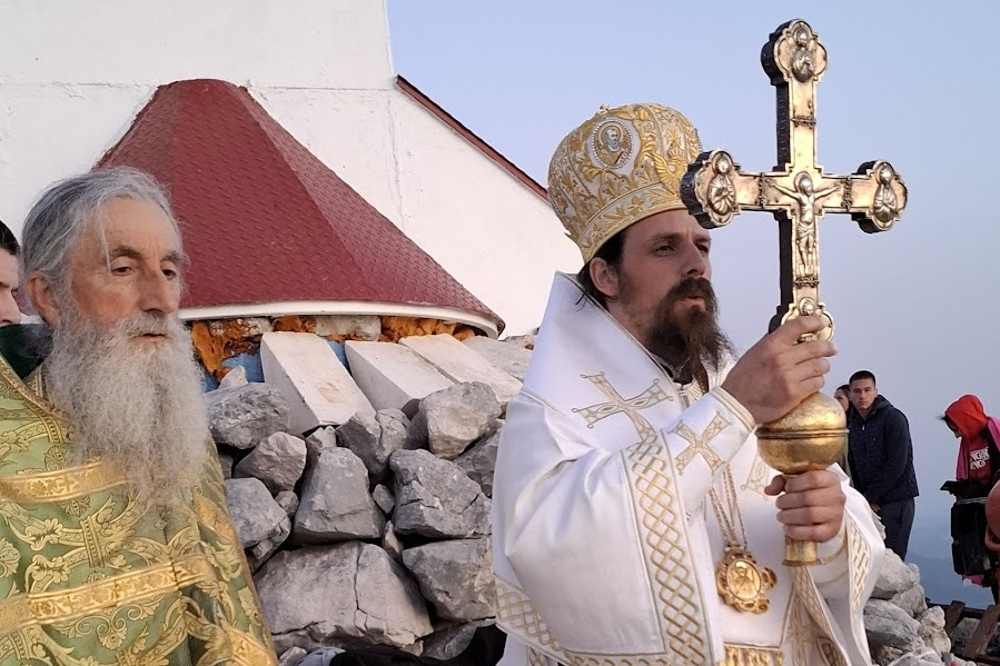 You are currently viewing Поводом двадесетогодишњице освећења цркве на Румији Свету Литургију служиће Владика диоклијски г. Пајсије