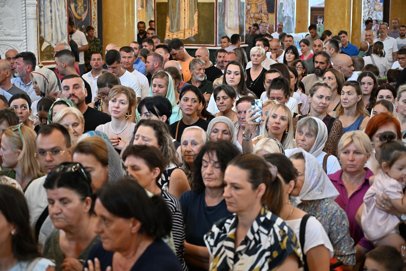 You are currently viewing Петровдан торжествено прослављен у храму Светог Јована Владимира