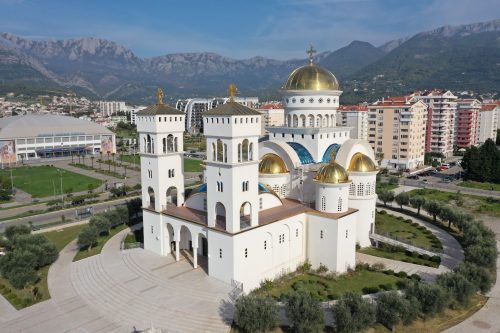 Read more about the article Црквена општина Бар: Грубо вријеђање није добар пут за очување грађанског јединства и напретка земље