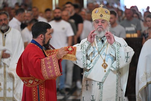 Read more about the article Владика Кирило: „Чувајмо се од идола, од идолопоклонста, од туђих богова и будимо утемељени у религиозној традицији свога народа“