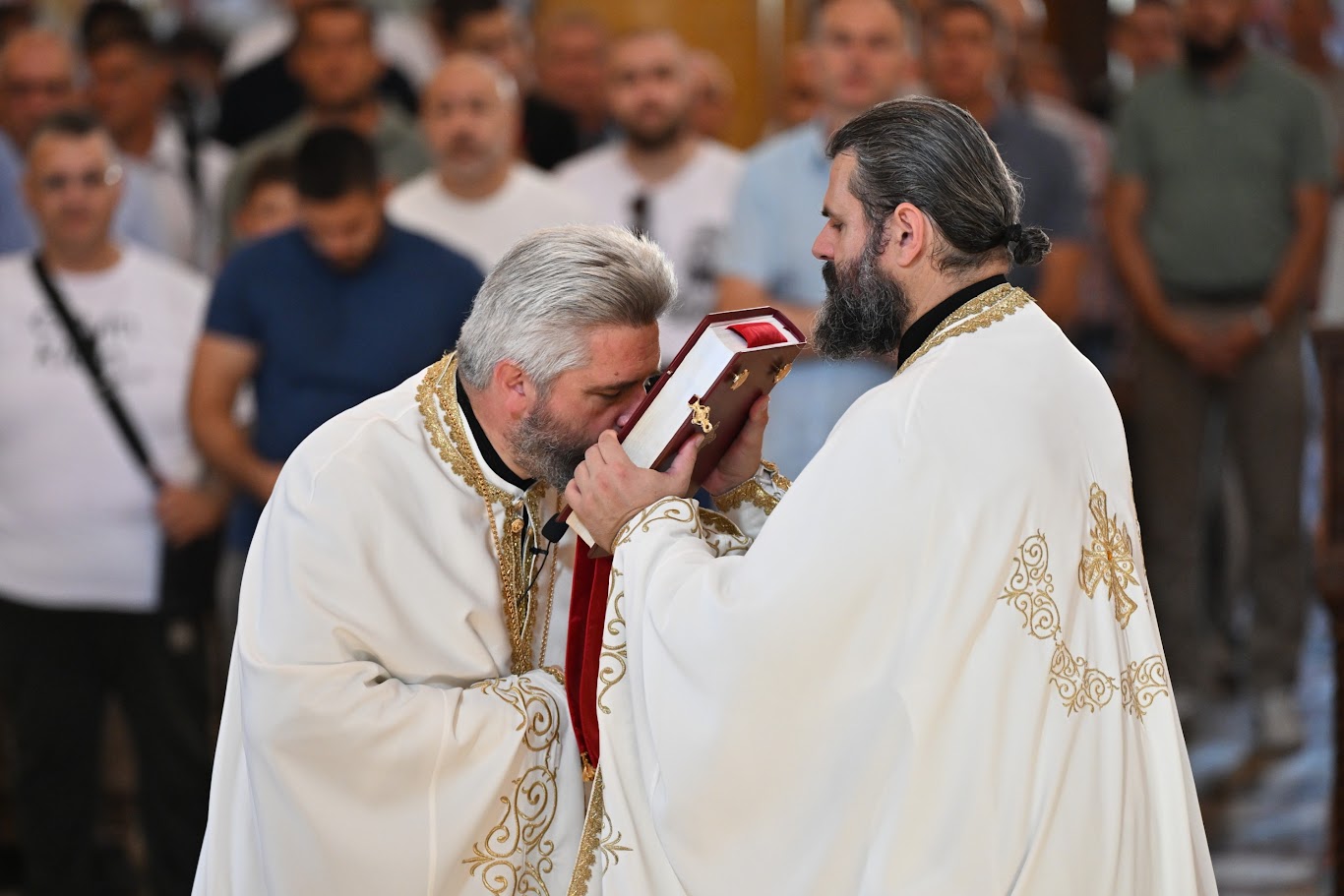 You are currently viewing Отац Слободан Зековић: „Кроз трпљење и ношење крста свога, ми се спасавамо и утабаном стазом идемо ка циљу нашег живота, ка Царству Небескоме“