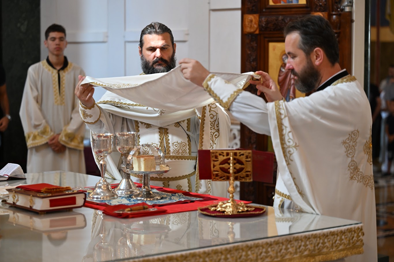 You are currently viewing У недељу 10. по Духовима, на празник Светих седам младића у Ефесу, служена Света Литургија у храму Светог Јована Владимира