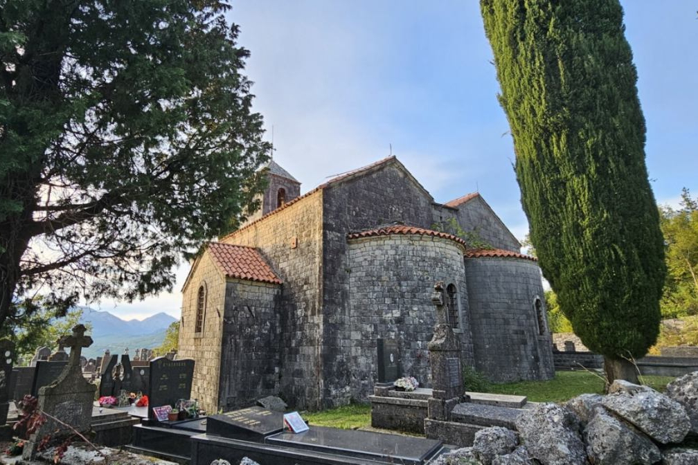 You are currently viewing На Ивањдан Света Литургија у Саборном храму Светог Јована и Светог Николе у Бољевићима