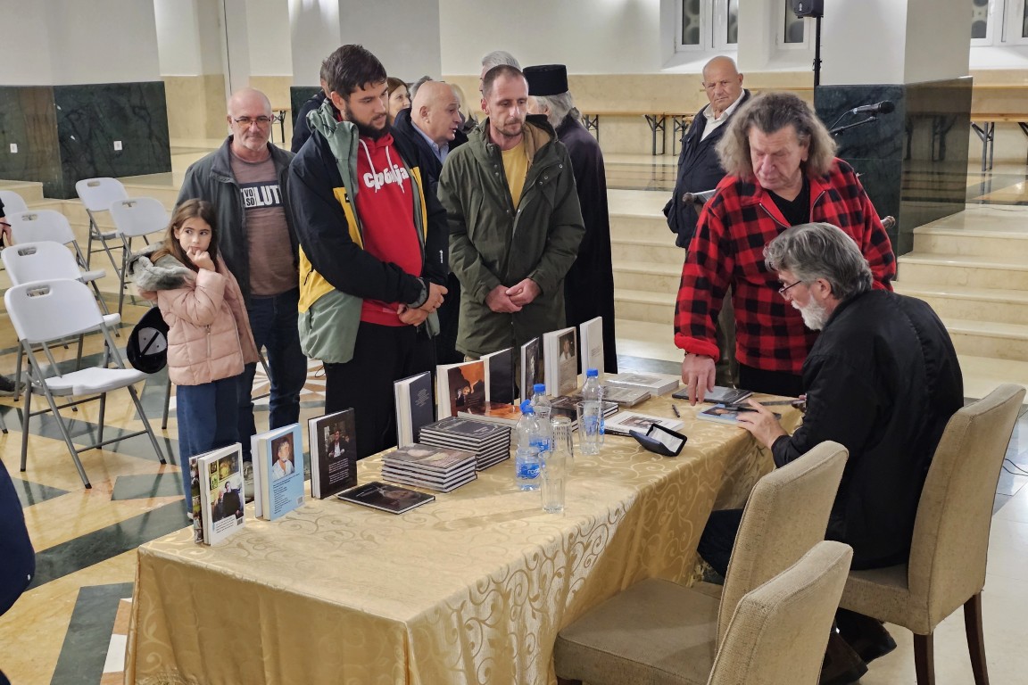 You are currently viewing Ауторско вече пјесника Невена Милаковића у крипти Саборног храма Светог Јована Владимира