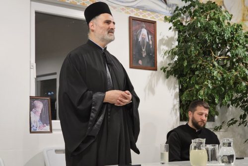 Read more about the article Протојереј Предраг Шћепановић одржао предавање на тему „БОЖИЋНА РАДОСТ У СВИЈЕТУ НЕВОЉА“