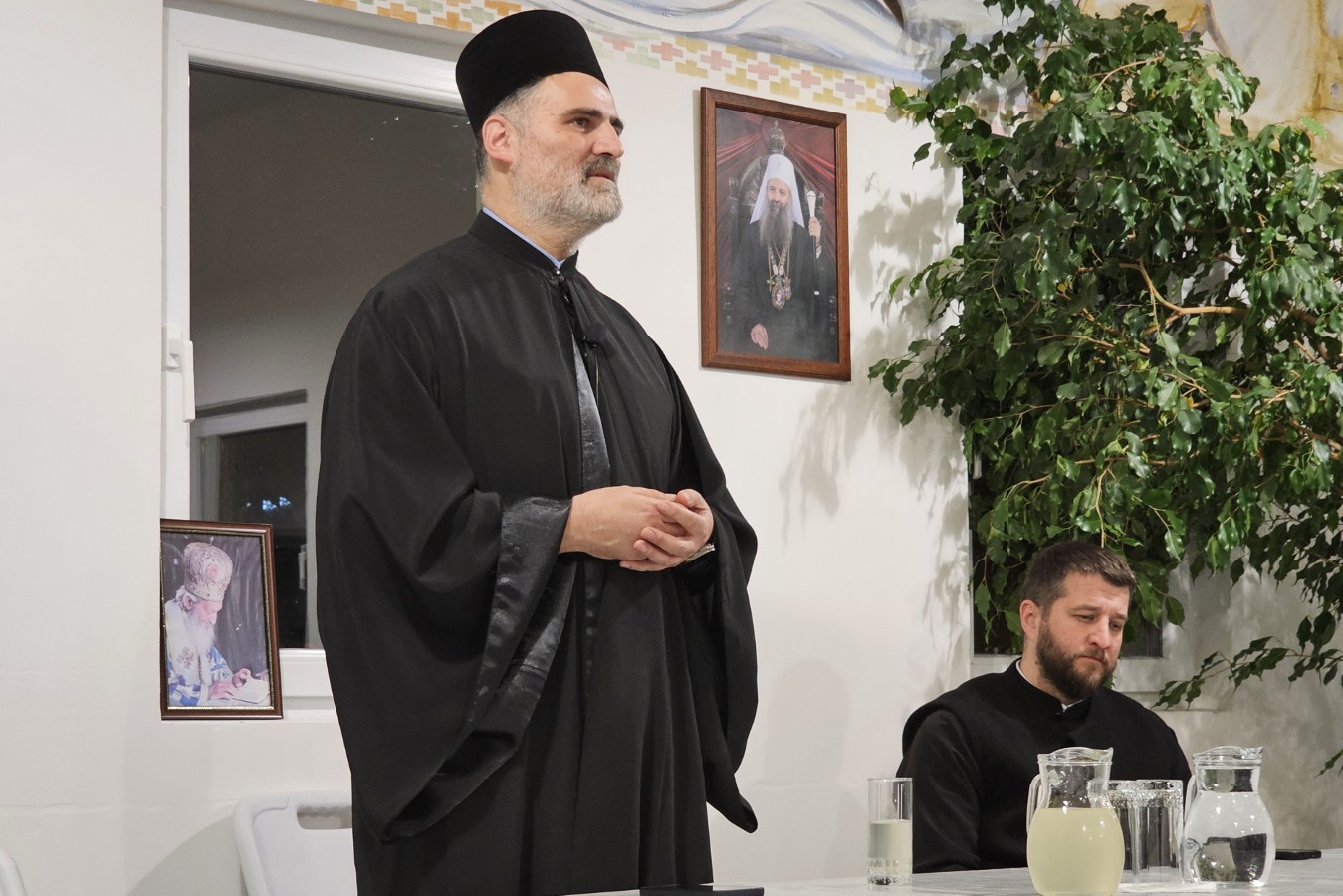 Read more about the article Протојереј Предраг Шћепановић одржао предавање на тему „БОЖИЋНА РАДОСТ У СВИЈЕТУ НЕВОЉА“