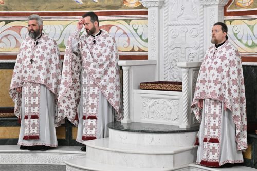 Read more about the article Отац Младен Томовић: „Наша тијела јесу храм Божији, а најсавршенији примјер томе јесте Пресвета Богородица“