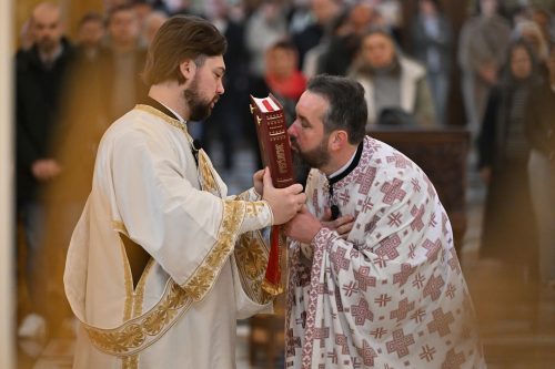 Read more about the article Протојереј Младен Томовић: „Свети Божији угодници нас позивају да добрим дјелима себе освештамо и себе узвисимо“