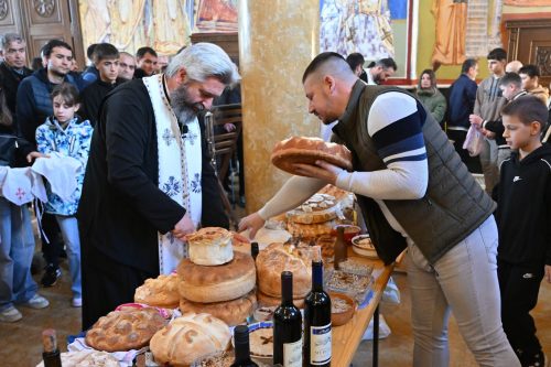 Read more about the article Отац Слободан Зековић „Господ је Светог Николаја прославио великом силом и благодаћу, која се до данашњега дана излива преко његових светих моштију“