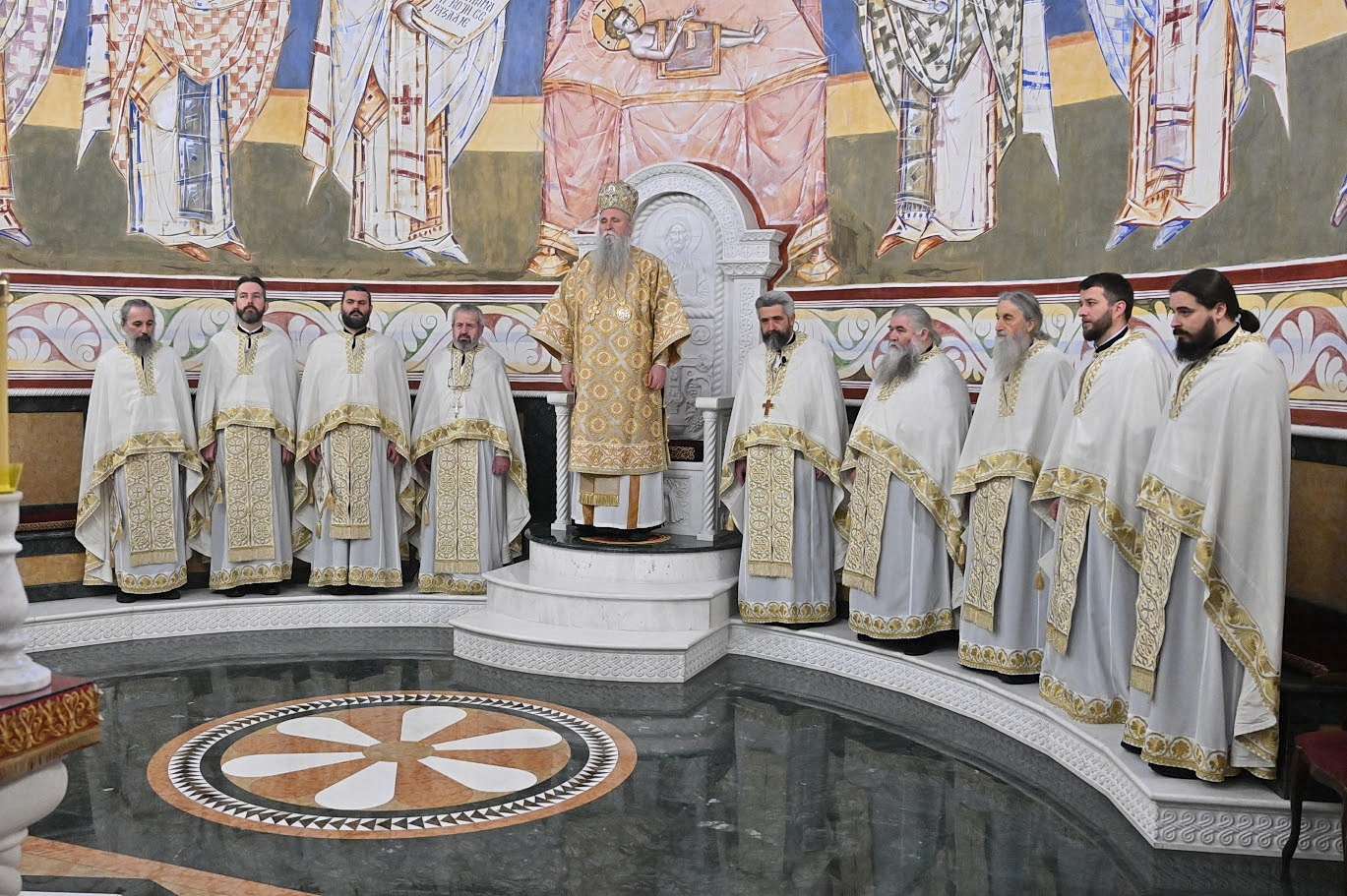 Read more about the article Бадњи дан прослављен у Саборном храму Светог Јована Владимира – Богослужио Митрополит Јоаникије