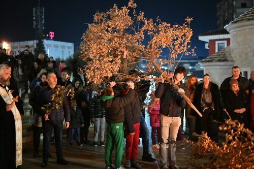 Read more about the article Оданије Рождества – Вечерња служба са петохлебницом и налагање малог бадњака