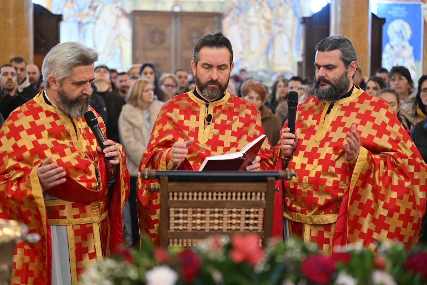 Read more about the article Крстовдан прослављен у барском Саборном храму