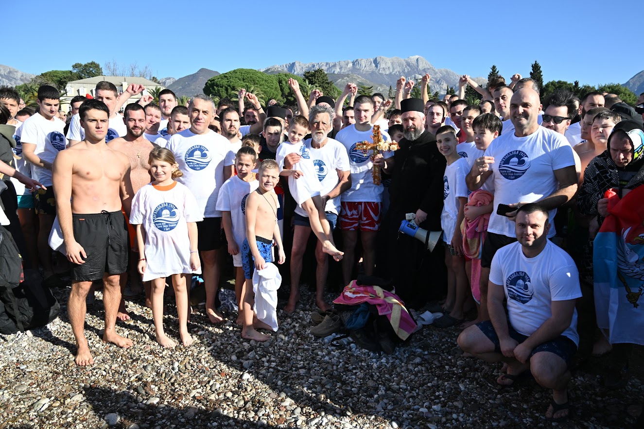 Read more about the article Отац Слободан Зековић: „На Богојављање се објавила тајна Свете Тројице, тајна која просвећује читави свијет и сваког човјека“